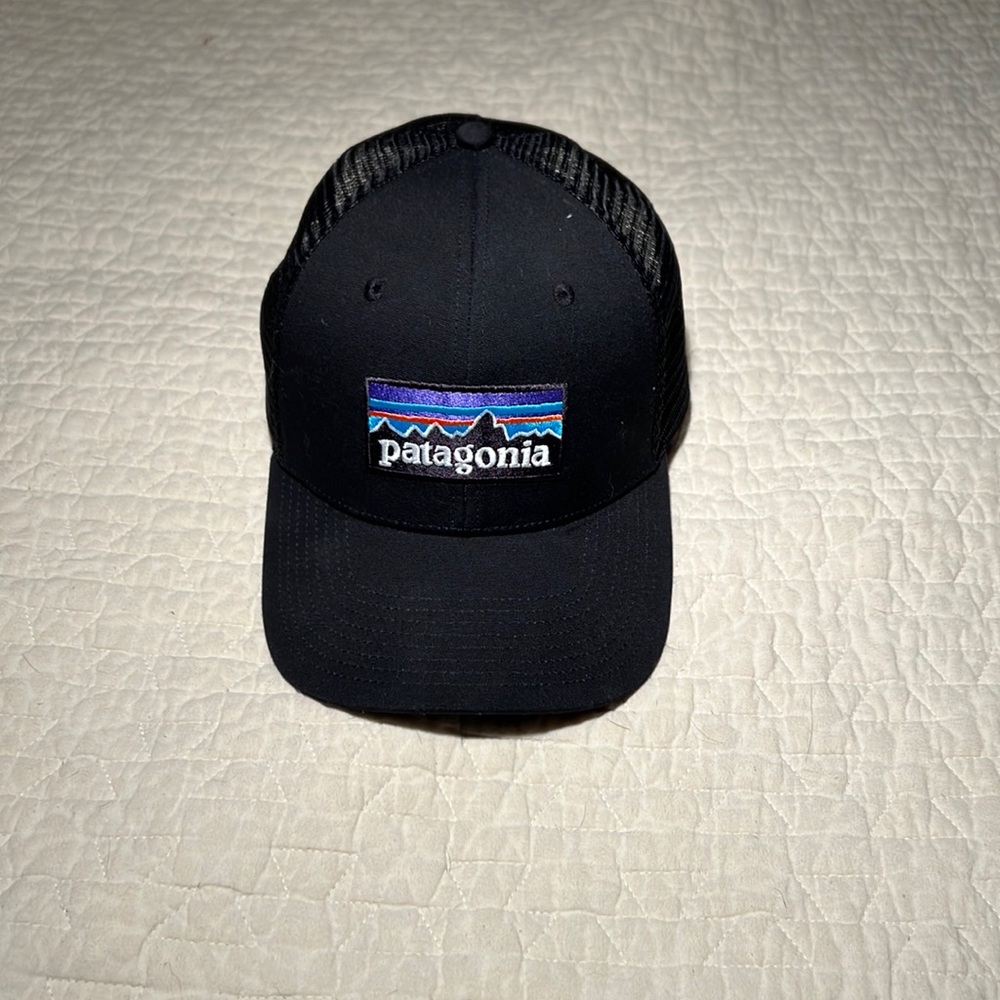 Patagonia mid crown trucker hat.